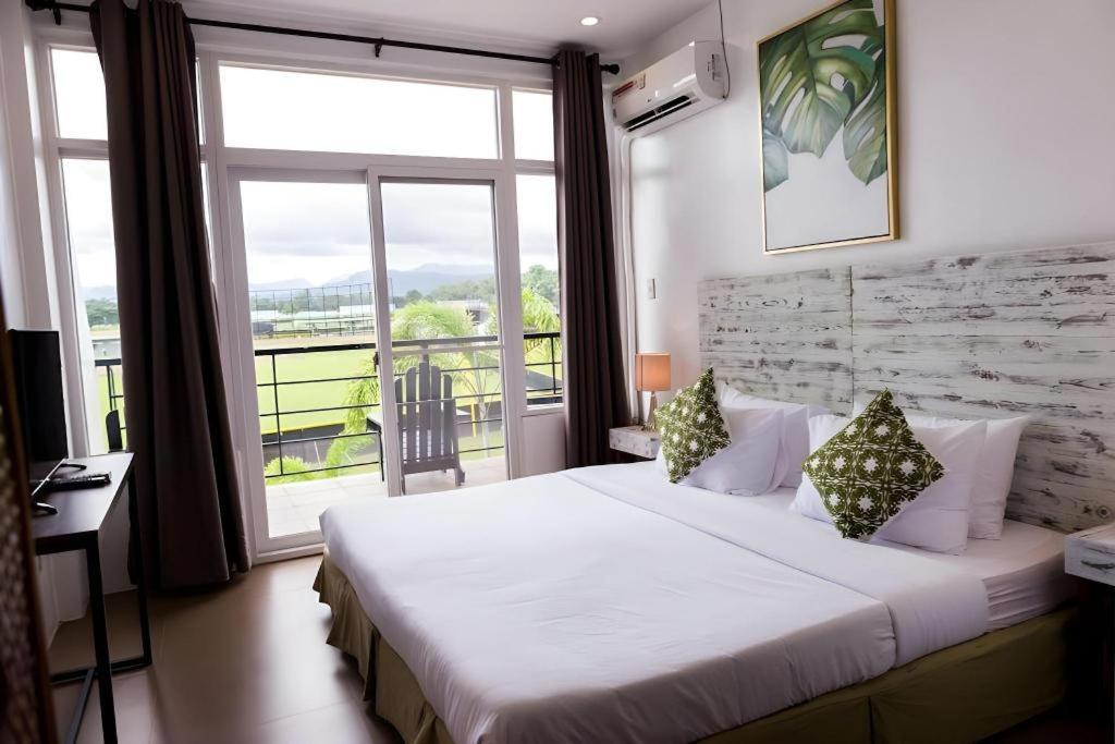 The Mansion Hotel Mabalacat Kültér fotó
