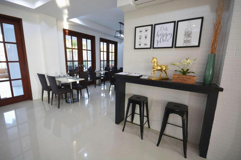 The Mansion Hotel Mabalacat Kültér fotó